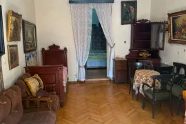 Аренда, 3 Kомнатная, Старое здание, Кутаиси, Бжолеби