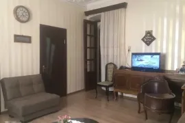 იყიდება ბინა, 3 ოთახიანი, ძველი აშენებული, თბილისი, დიდუბე