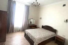 Аренда, 4 Kомнатная, Старое здание, Тбилиси, Дидубе