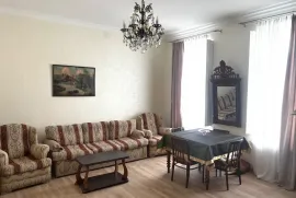 Аренда, 4 Kомнатная, Старое здание, Тбилиси, Дидубе
