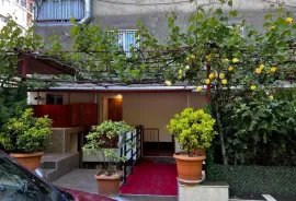 იყიდება ბინა, 7 ოთახიანი, ძველი აშენებული, თბილისი, საბურთალო