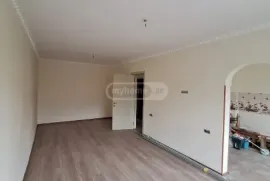 იყიდება ბინა, 4 ოთახიანი, ძველი აშენებული, ქუთაისი
