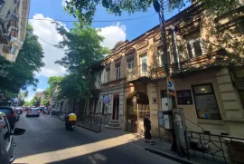 Аренда, 2 Kомнатная, Старое здание, Тбилиси, Чугурети