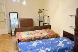 ქირავდება ბინა, 2 ოთახიანი, ძველი აშენებული, თბილისი, საბურთალო
