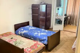 ქირავდება ბინა, 2 ოთახიანი, ძველი აშენებული, თბილისი, საბურთალო