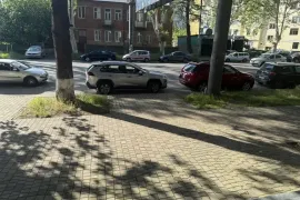 For Rent, Universal commercial space, Zastava