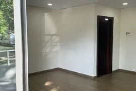 For Rent, Universal commercial space, Zastava