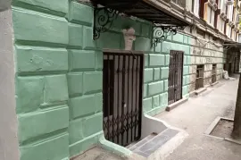 Продается , Полуподвальный этаж, Чугурети