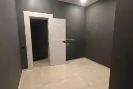 Продается , Полуподвальный этаж, Чугурети