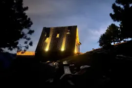 ძველი სახლების რესტავრაცია და ახალი სახლების მშენებლობა