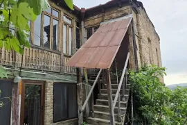 Продается квартира, 3 Kомнатная, Старое здание, Тбилиси, Мтацминда