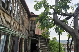 Продается квартира, 3 Kомнатная, Старое здание, Тбилиси, Мтацминда