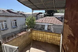 იყიდება ბინა, 3 ოთახიანი, ძველი აშენებული, ქუთაისი, მეფესუთუბანი