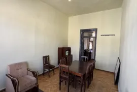 იყიდება ბინა, 3 ოთახიანი, ძველი აშენებული, ქუთაისი, მეფესუთუბანი