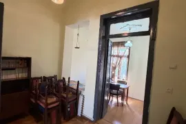 იყიდება ბინა, 3 ოთახიანი, ძველი აშენებული, ქუთაისი, მეფესუთუბანი