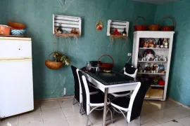 Продается квартира, 3 Kомнатная, Старое здание,  Окрестности Тбилиси, Цхнети