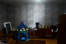 Продается квартира, 3 Kомнатная, Старое здание,  Окрестности Тбилиси, Цхнети