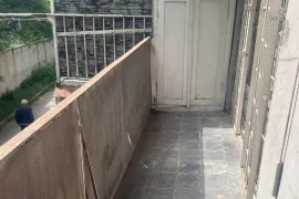 იყიდება ბინა, 3 ოთახიანი, ძველი აშენებული, თბილისი, საბურთალო