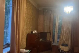იყიდება ბინა, 3 ოთახიანი, ძველი აშენებული, თბილისი, საბურთალო