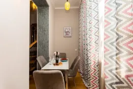 იყიდება ბინა, 3 ოთახიანი, ძველი აშენებული, თბილისი, სოლოლაკი