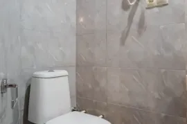 იყიდება ბინა, 3 ოთახიანი, ძველი აშენებული, თბილისი, სოლოლაკი