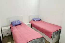 ქირავდება ბინა, 3 ოთახიანი, ძველი აშენებული, ბათუმი, ხიმშიაშვილის უბანი