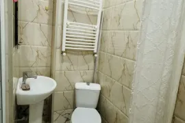ქირავდება ბინა, 3 ოთახიანი, ძველი აშენებული, ბათუმი, ხიმშიაშვილის უბანი