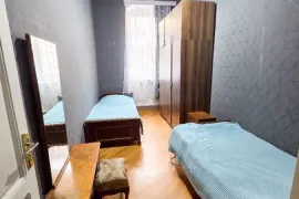 იყიდება ბინა, 3 ოთახიანი, ძველი აშენებული, თბილისი, ჩუღურეთი
