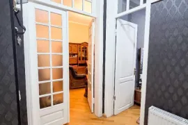 იყიდება ბინა, 3 ოთახიანი, ძველი აშენებული, თბილისი, ჩუღურეთი