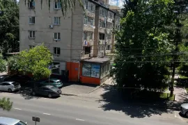 ქირავდება ბინა დღიურად, 4 ოთახიანი, ძველი აშენებული, თბილისი, ვაჟა ფშაველას კვარტლები