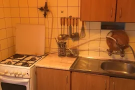 ქირავდება ბინა დღიურად, 4 ოთახიანი, ძველი აშენებული, თბილისი, ვაჟა ფშაველას კვარტლები