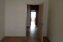ქირავდება ბინა, 3 ოთახიანი, ძველი აშენებული, თბილისი, საბურთალო