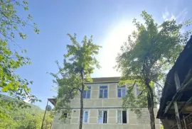 იყიდება სახლი, 6 ოთახიანი, ქედა