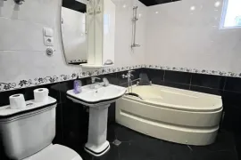 Аренда квартир посуточно, 3 Kомнатная, Старое здание, Батуми, Болота