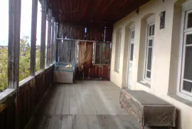 იყიდება ბინა, 6 ოთახიანი, ძველი აშენებული, სიღნაღი, ქვემო ბოდბე