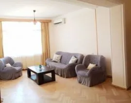 For Rent, 3 Room, Old building, Tbilisi, saburtalo