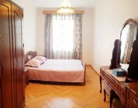 For Rent, 3 Room, Old building, Tbilisi, saburtalo