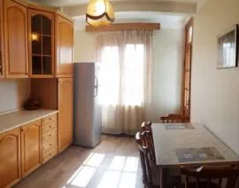 For Rent, 3 Room, Old building, Tbilisi, saburtalo