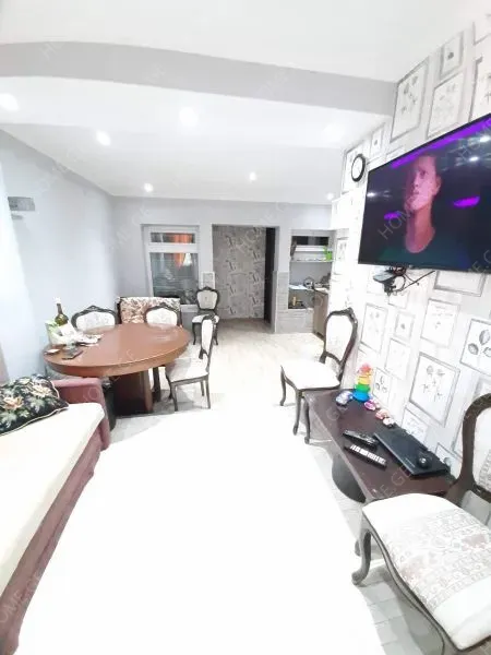 Daily Apartment Rent, 3 Room, Old building, Batumi, Rustaveli District