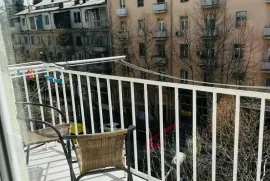 იყიდება ბინა, 2 ოთახიანი, ძველი აშენებული, თბილისი, საბურთალო