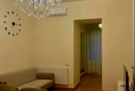 Аренда, 2 Kомнатная, Старое здание, Тбилиси, Чугурети