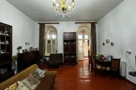 Продается квартира, 4 Kомнатная, Старое здание, Тбилиси, Сололаки