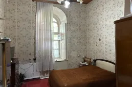 იყიდება ბინა, 4 ოთახიანი, ძველი აშენებული, თბილისი, სოლოლაკი