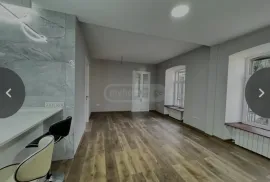 Продается квартира, 5 Kомнатная, Старое здание, Тбилиси, Мтацминда