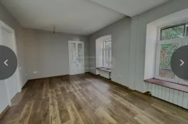 Продается квартира, 5 Kомнатная, Старое здание, Тбилиси, Мтацминда