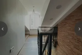 Продается квартира, 5 Kомнатная, Старое здание, Тбилиси, Мтацминда