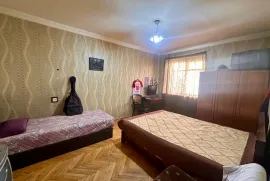 Продается квартира, 4 Kомнатная, Старое здание, Тбилиси, Самгори