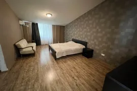 იყიდება ბინა, 8 ოთახიანი, ძველი აშენებული, თბილისი, საბურთალო