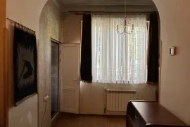 იყიდება ბინა, 5 ოთახიანი, ძველი აშენებული, თბილისი, საბურთალო