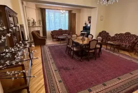 იყიდება ბინა, 5 ოთახიანი, ძველი აშენებული, თბილისი, საბურთალო
